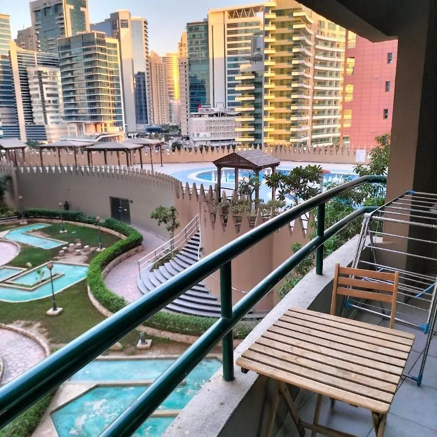 ホームステイ Radiant Parition Room In Barsha Heights Near Metro ドバイ