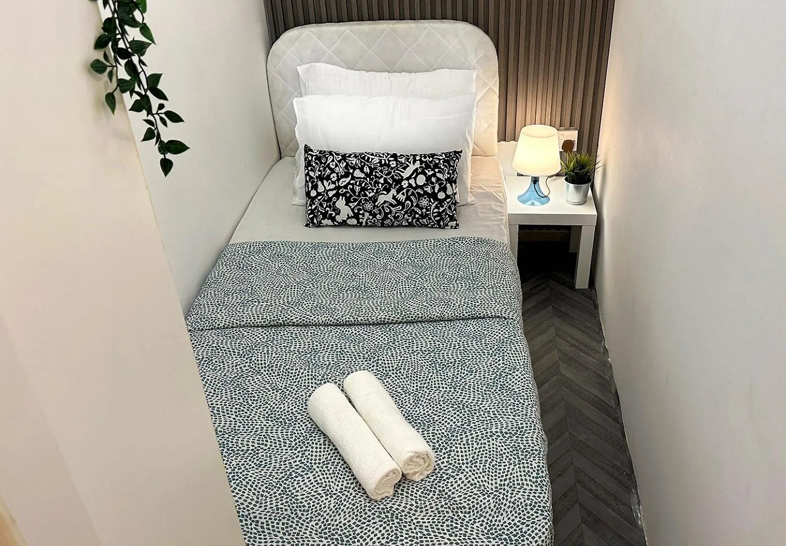 ホームステイ Radiant Parition Room In Barsha Heights Near Metro ドバイ