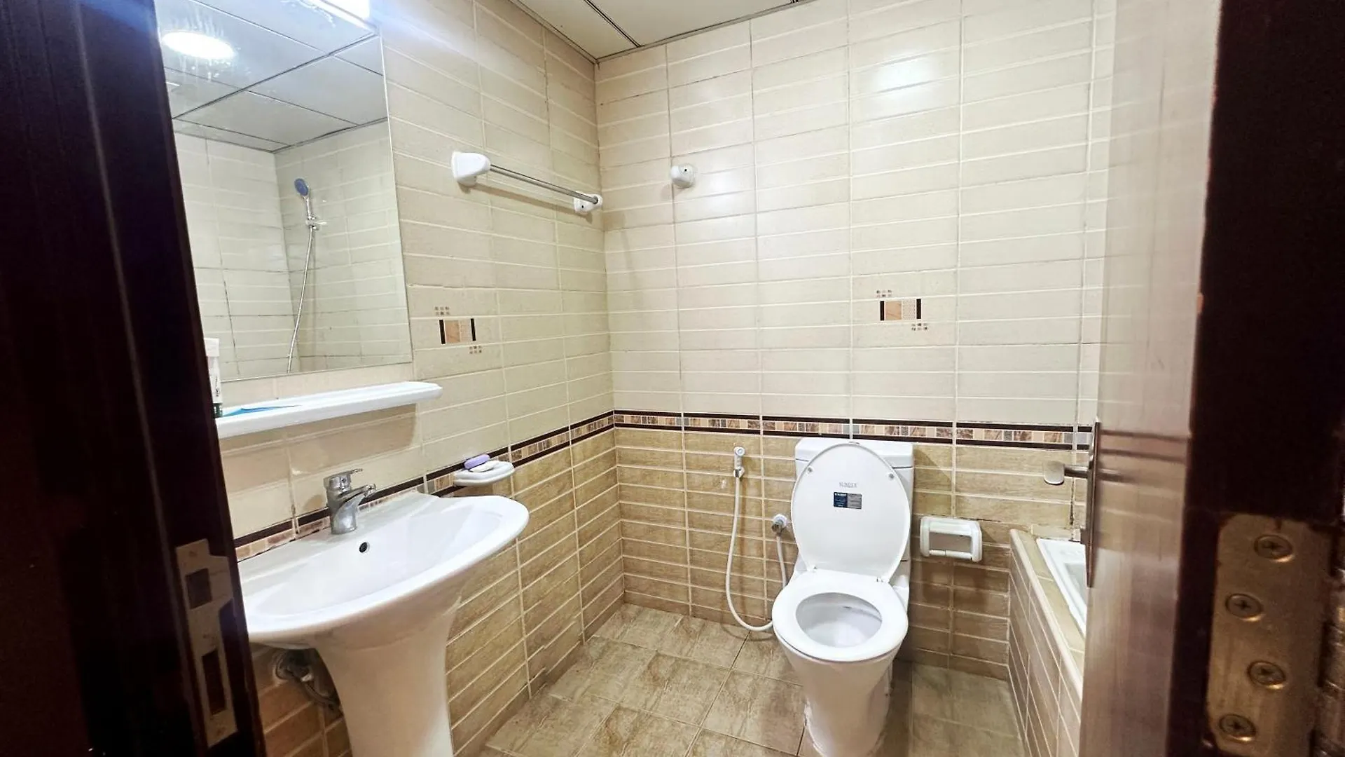 ホームステイ Radiant Parition Room In Barsha Heights Near Metro ドバイ アラブ首長国連邦